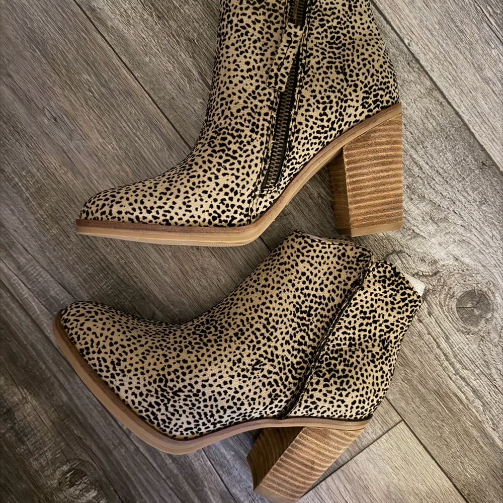 MIA Women's Spotted Tan and Black Heeled Boots size 6 wide